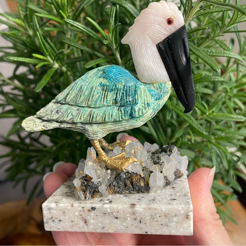Hand carved crystal bird from Peru. Peruvian crystal bird carving.